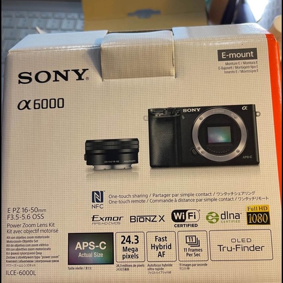 Sony camera + accessories - Picture 1 of 9
